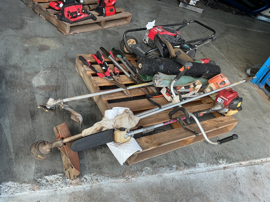 <p>Garden Maintenance Package</p>