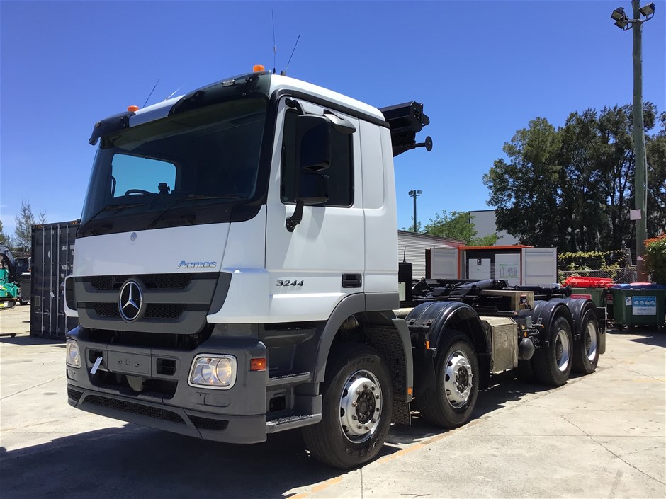 2012 Mercedes Benz Actross 3244 8 x 4 Hooklift Truck