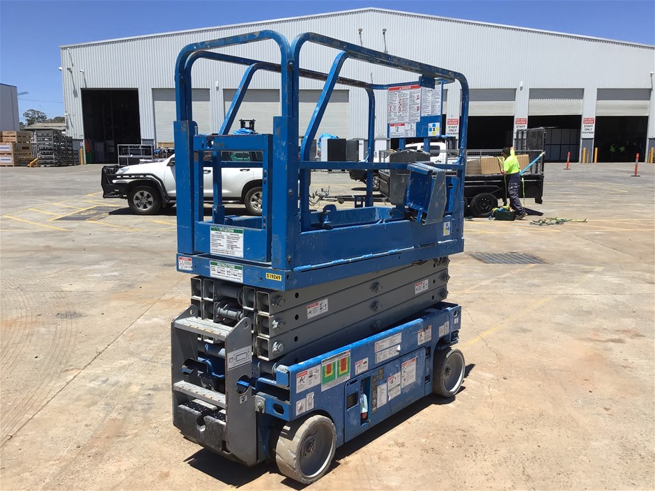 2011 Genie  GS1932 Scissor Lift