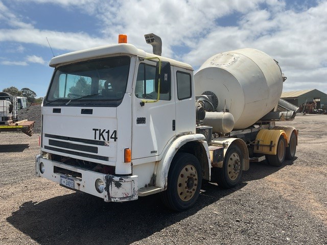 2000 Acco International  2350G 8 x 4 Concrete Agitator Truck