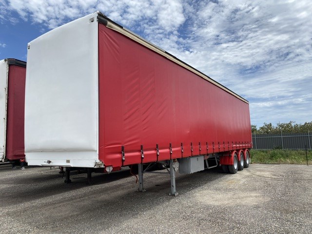 2001 SC ST3 & 1986 Freighter ST3 Curtainsider Trailers