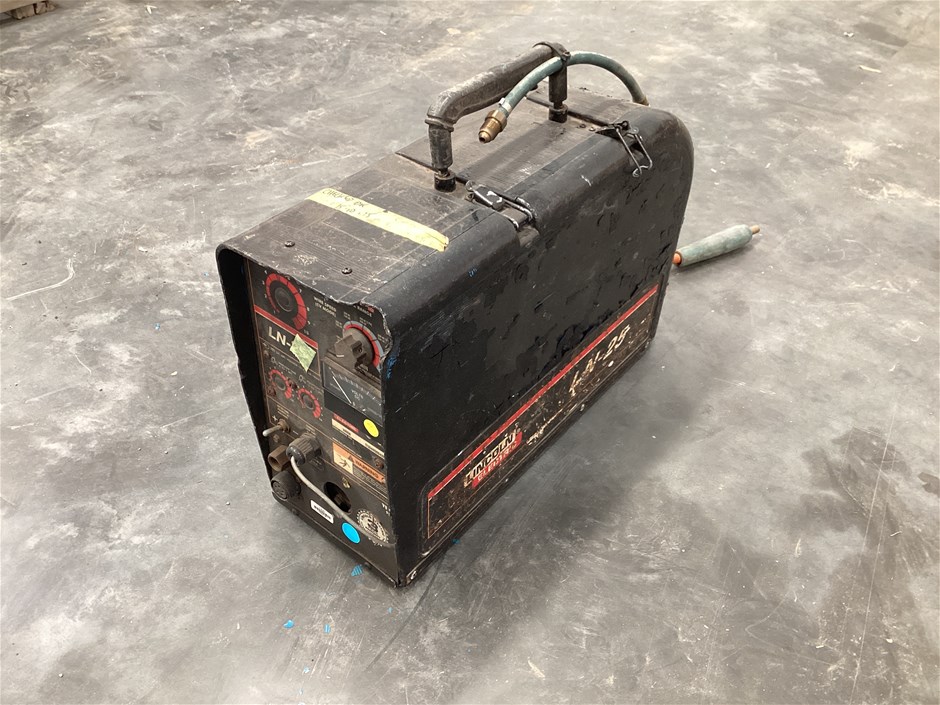 <p>Lincoln Electric LN-25 Wire Feeder</p>