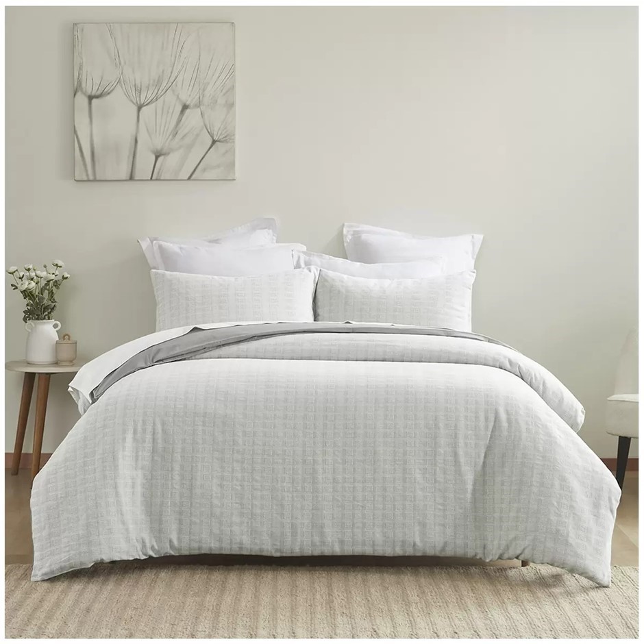 ISTORIA HOME 3pc Manhattan Quilt Cover Set, King, Chester. NB: Not in origi