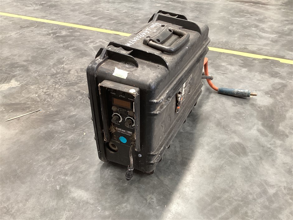 <p>Miller Suitcase 12RC Wire Feeder</p>