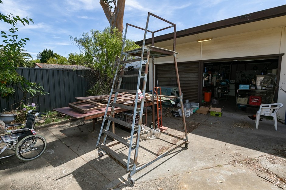 Mobile Platform Ladder