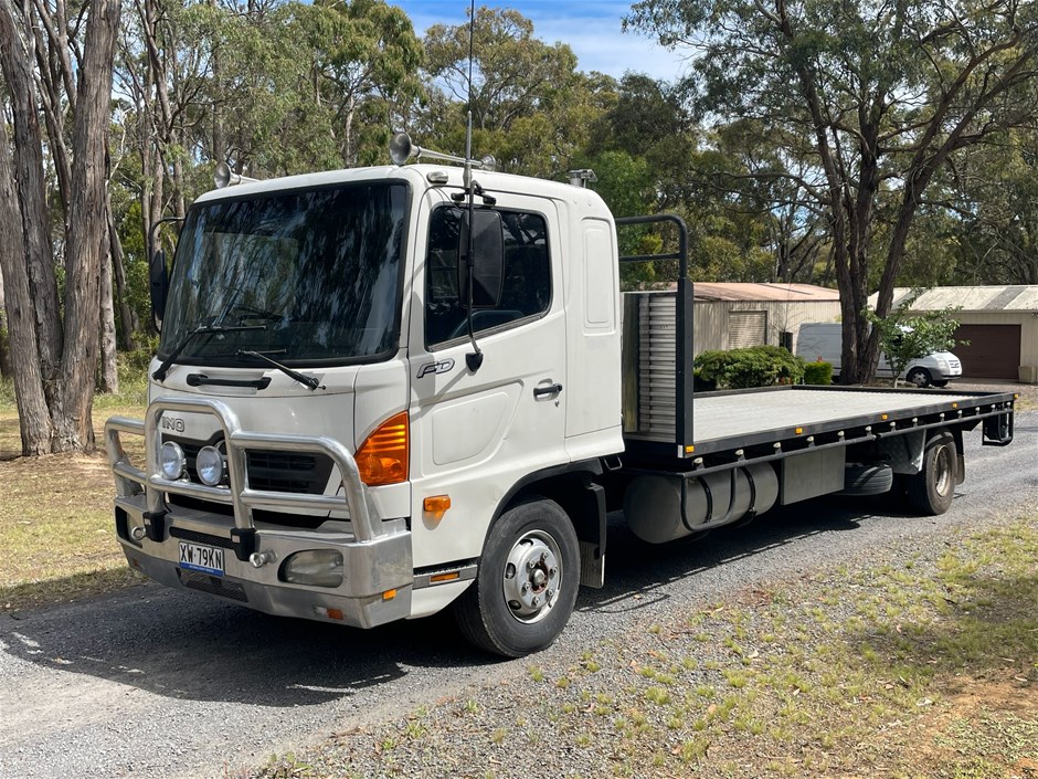 2003 Hino FD1J 4 x 2 Tray Body Truck