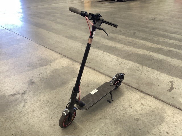 <p>E Scooter With No Charger </p>