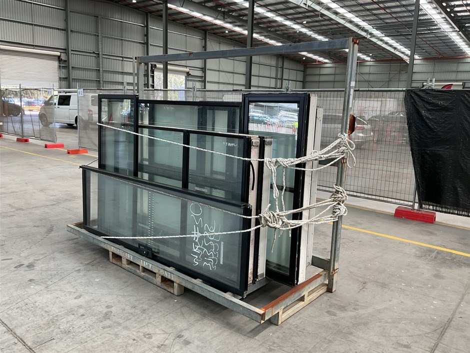 <p>Assorted Alloy Window Frames x 8</p>