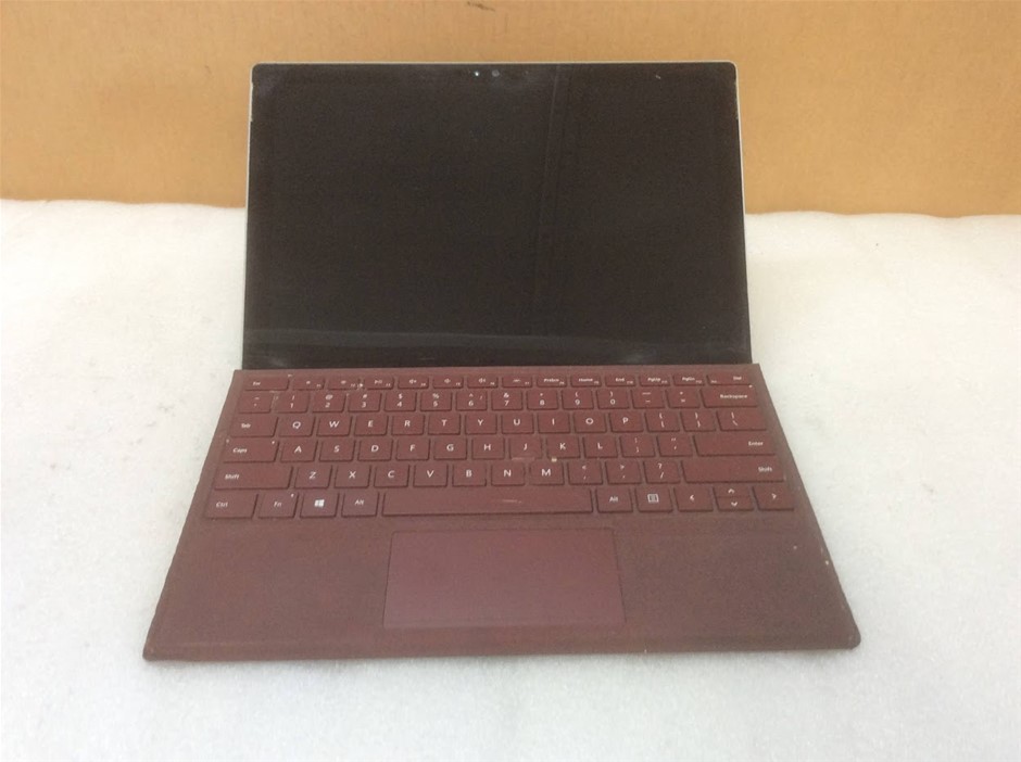 Microsoft Surface Laptop i5-6300U 8GBRAM/256GB