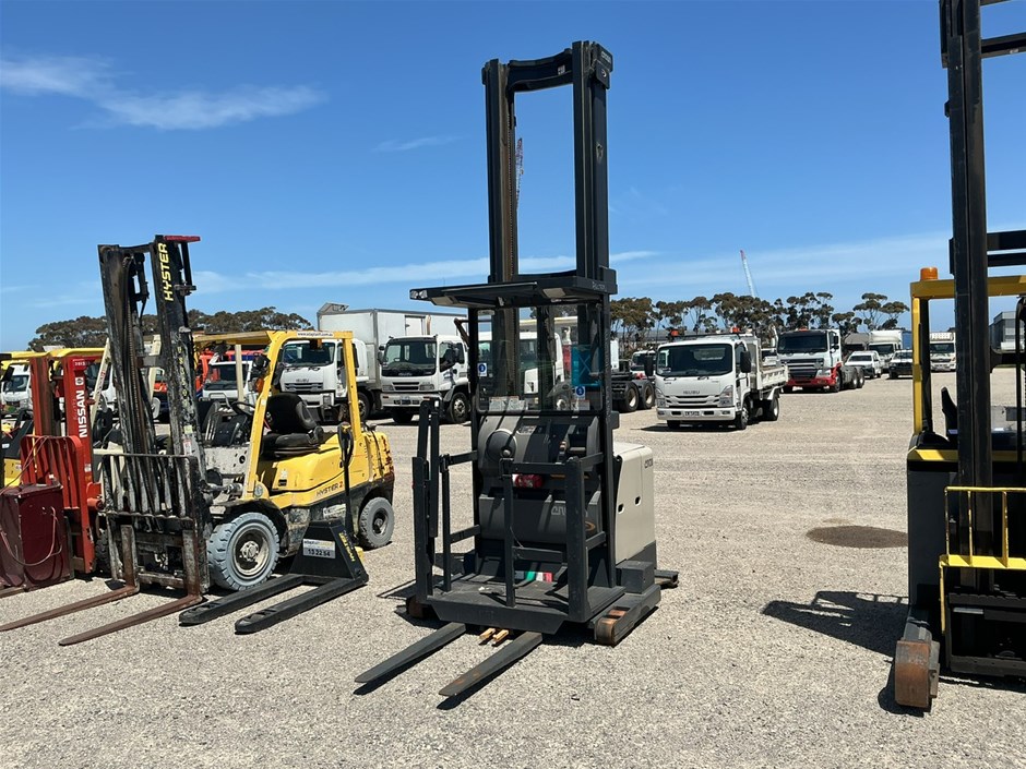 <p>Crown  SP3500 Order Picker Forklift</p>