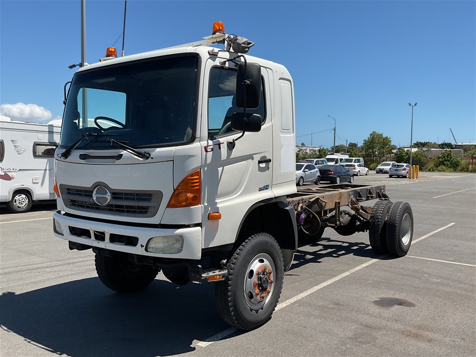 2008 Hino 500 4 x 4 Cab Chassis Truck