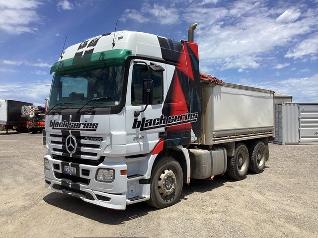 <p>2006 Mercedes Benz Actros SK 2646 6 x 4 Tipper Truck</p>