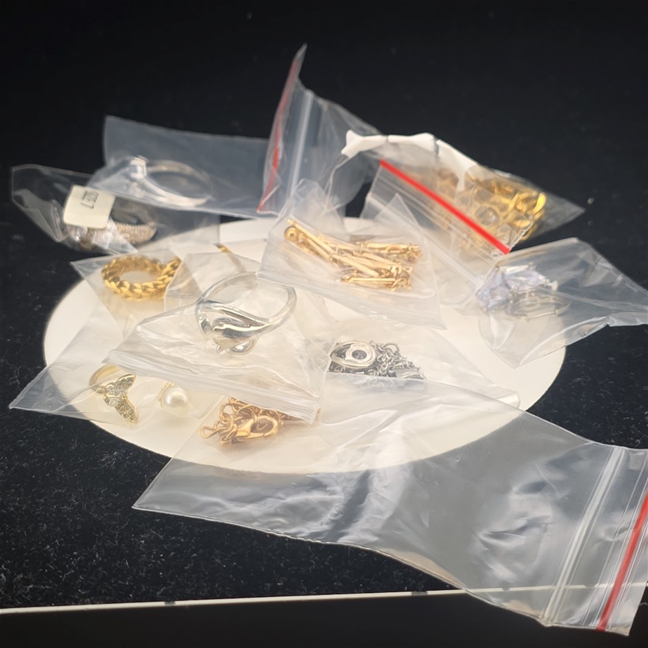 18K gold-plated mixed lot of 10 items perfect for a Christmas gift.