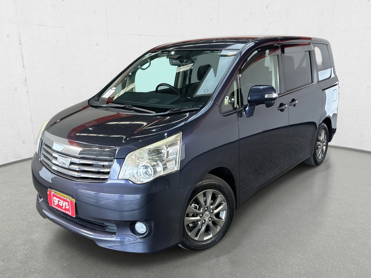 2012 Toyota Noah Import Automatic 7 Seats Van - Pinkslip