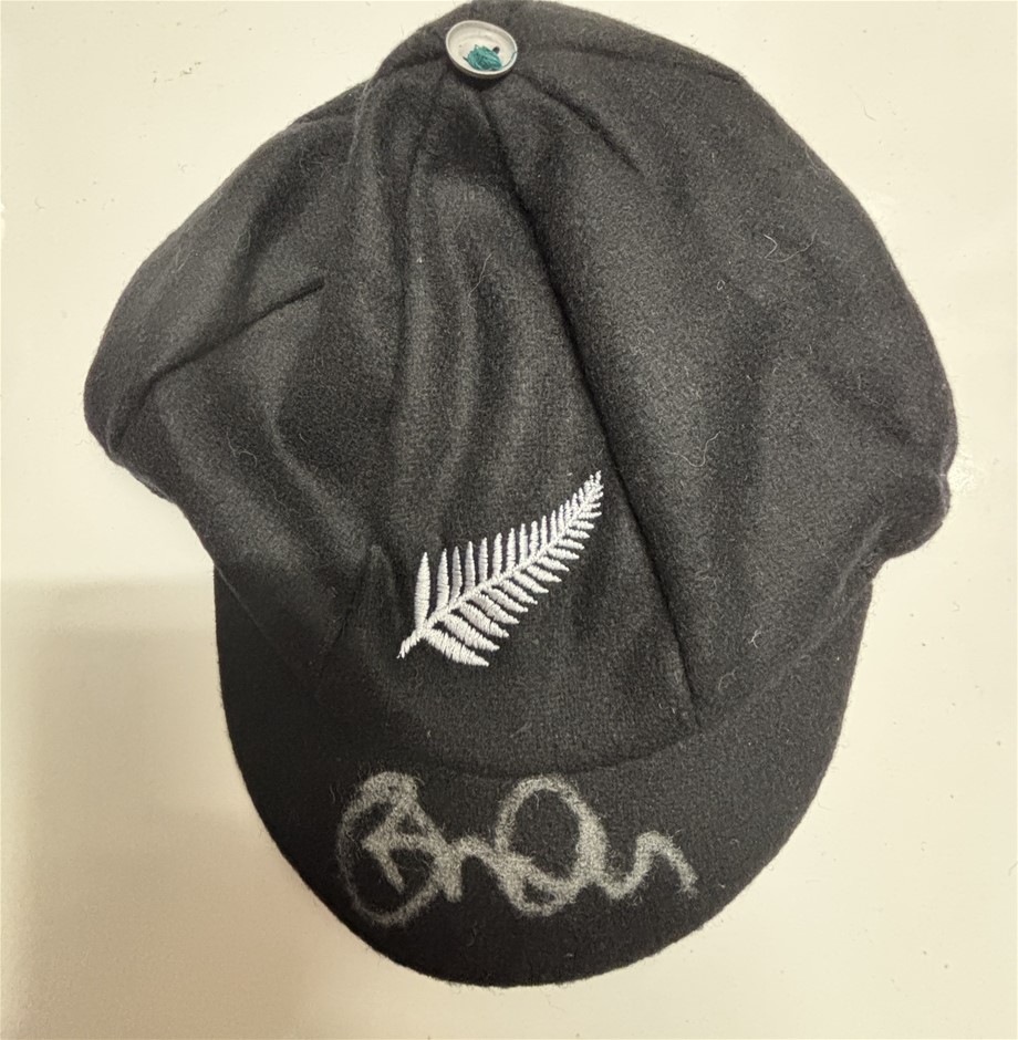 BRENDAN McCULLUM SIGNED CRICKET CAP