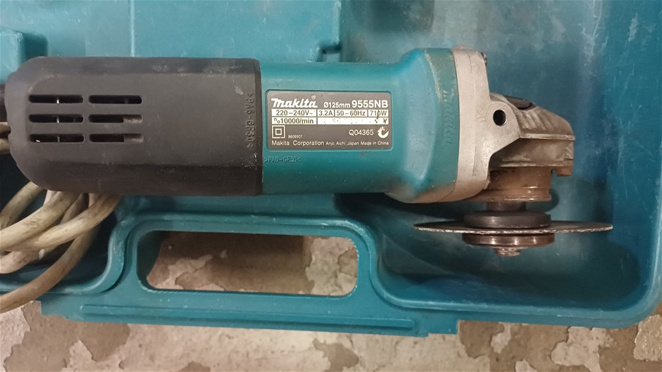 Makita Grinder with Chord in Case