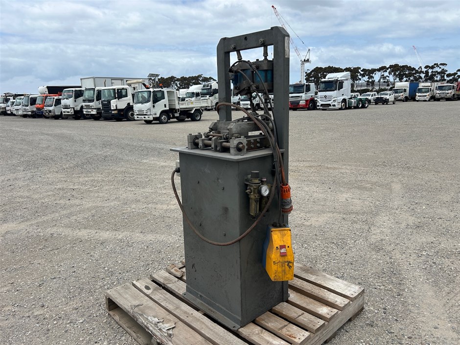 <p>Norman Engineering Spot Welder</p>