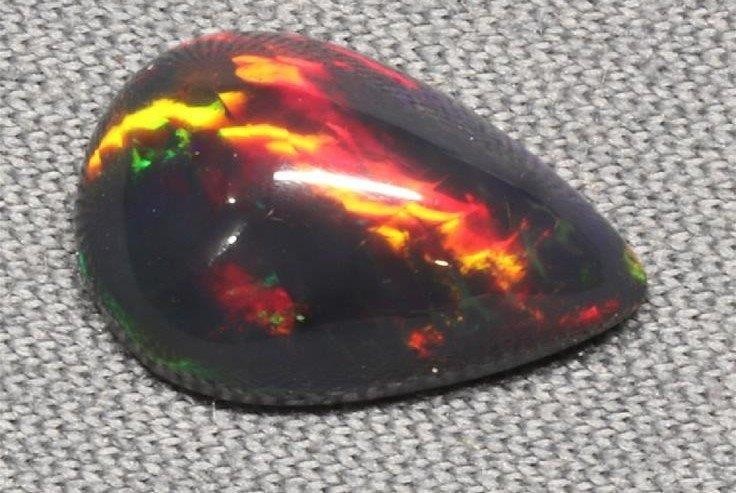 Solid Black Opal – 1.95 Carats (Welo Origin)