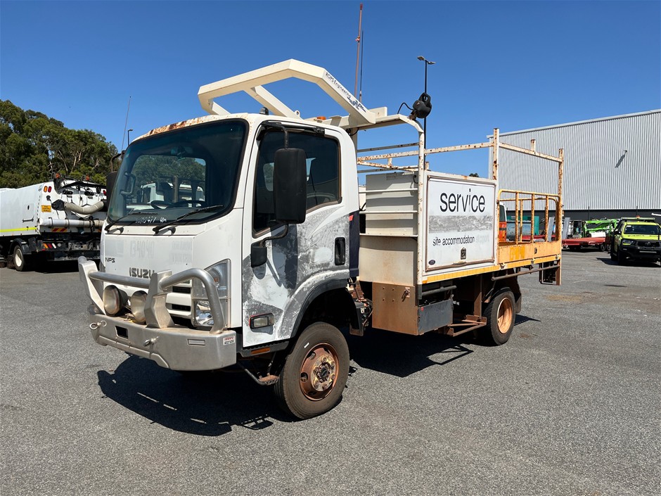 2014 Isuzu Nps 4 X 4 Tray Body Truck