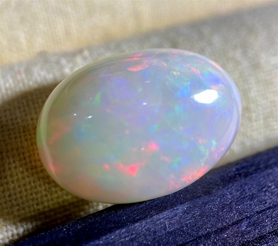 8.65 CT Lovely Natural Fiery Opal