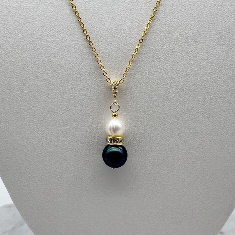 Pearl Pendant Necklace