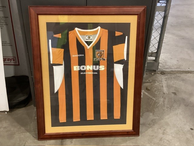 Framed Diadora Hull City 2005-2006 Home Football Gurnsey