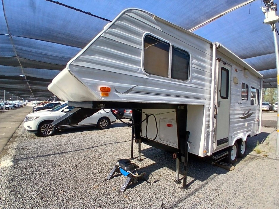 2003 Adventure 5th Wheeler Caravan