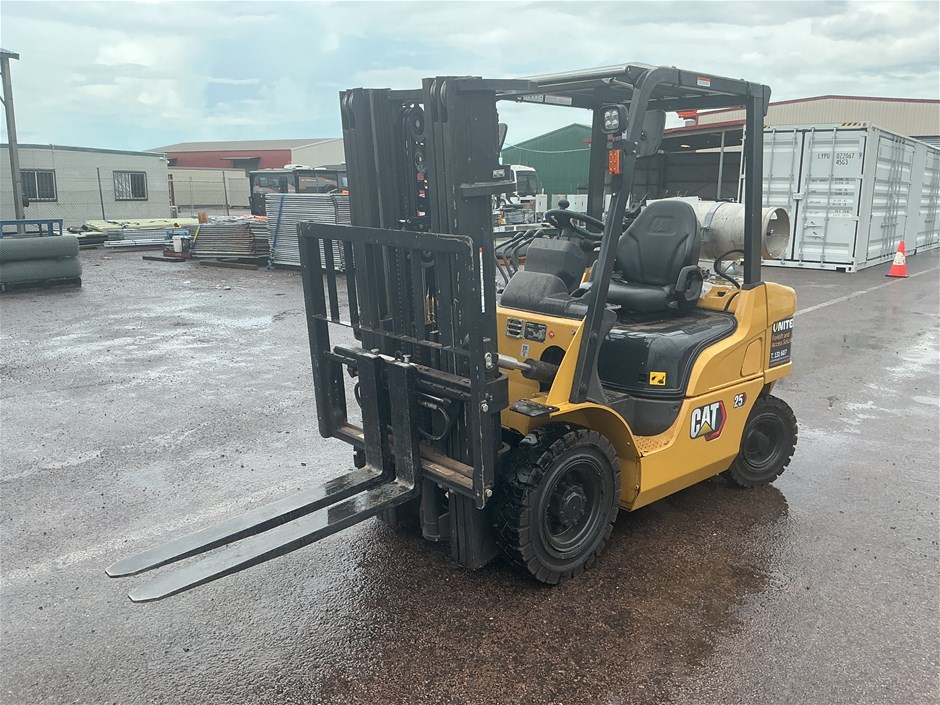 <p>CAT GP25NTH-C Counterbalance Forklift</p>