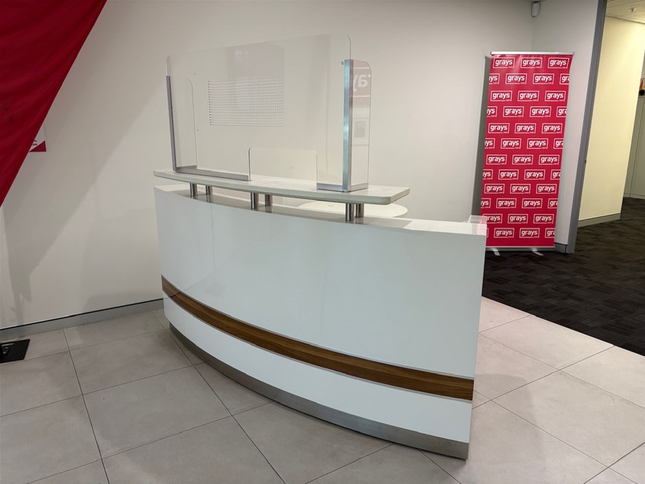 <p>Reception Table</p>