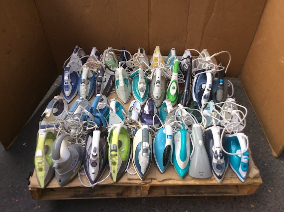 PHILIPS/Tefal Mixed Brand and Model Steam Irons (Lot of 40)