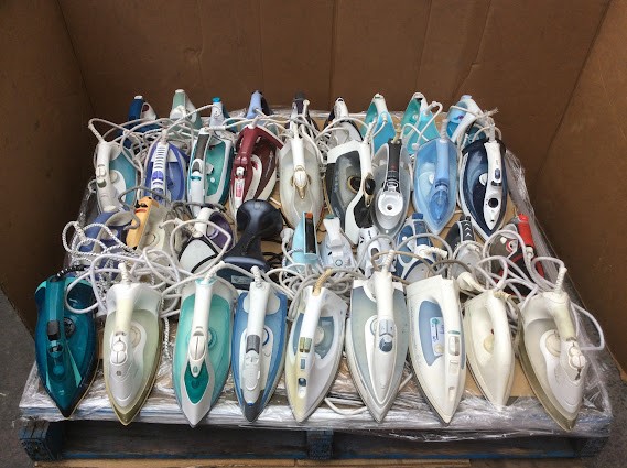 PHILIPS/Tefal/Sunbeam Mixed Brand and Model Steam Irons (Lot of 37)