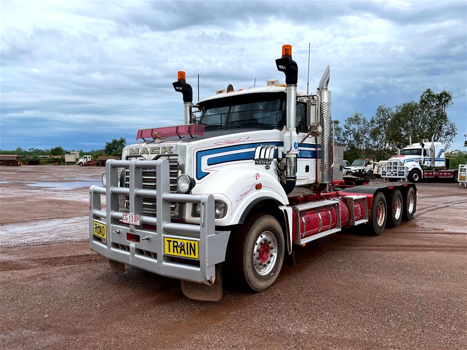 2020 Mack CLXT 8X6 Prime Mover Truck