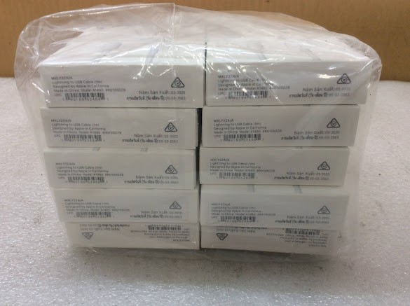 Apple 1m MXLY2ZA/A Lightning/USB Data Transfer Cable New (Lot of 10)