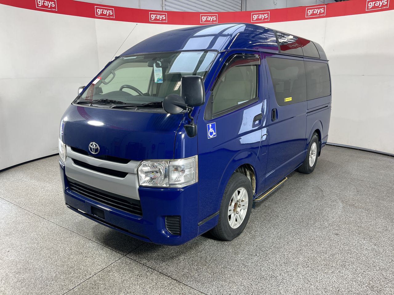 Toyota Hiace (import) Wheelchair Hydraulic Lift 8 Seats Van