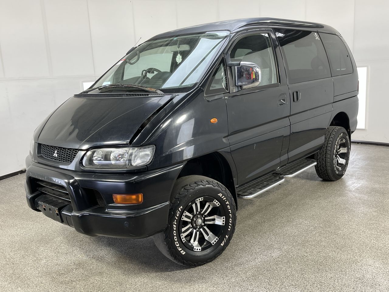 2002 Mitsubishi Delica Import Automatic 8 Seats Van