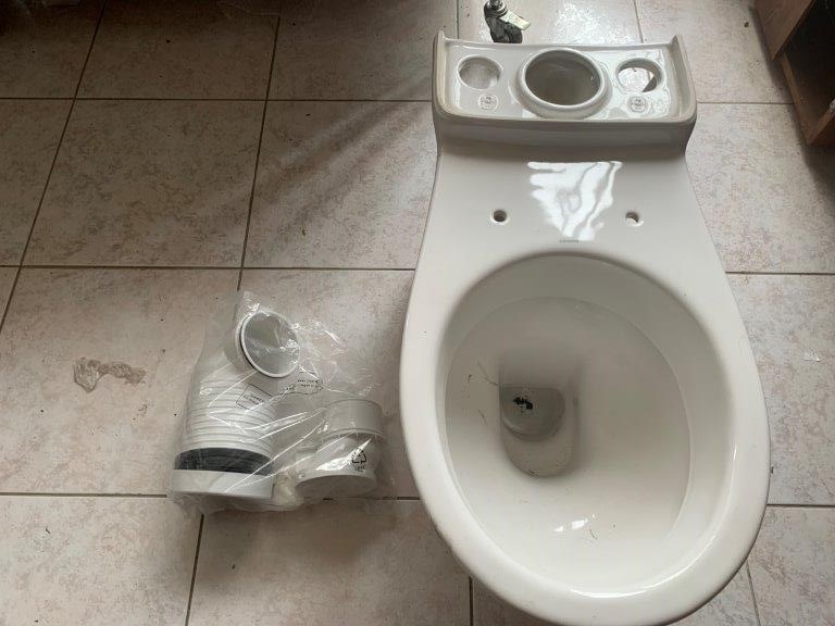 New Caroma Meto Dual Flush Close Couple Cistern - Qty 1