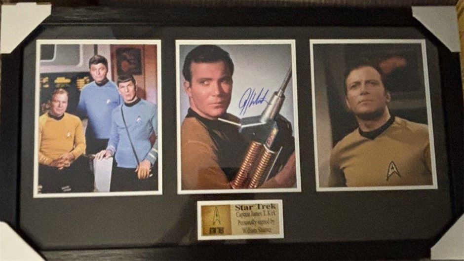 WILLIAM SHATNER SIGNED & FRAMED STAR TREK