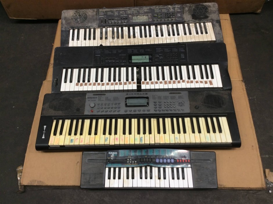 Casio Electronic Keyboard + Electronic Keyboard (Lot of 4)