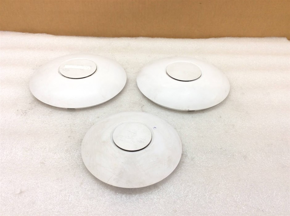 Ubiquiti UniFi AP AC Pro + AP AC Lite Wireless Access Point (Lot of 3)