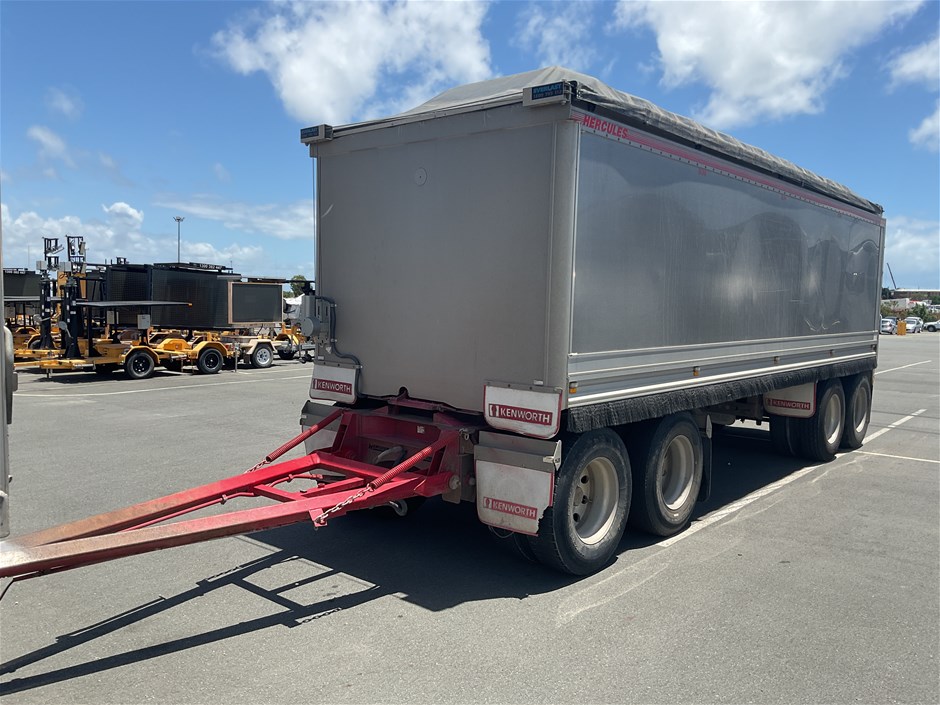 <p>2015 Hercules HEDT-4 Quadaxle Dog Trailer</p>