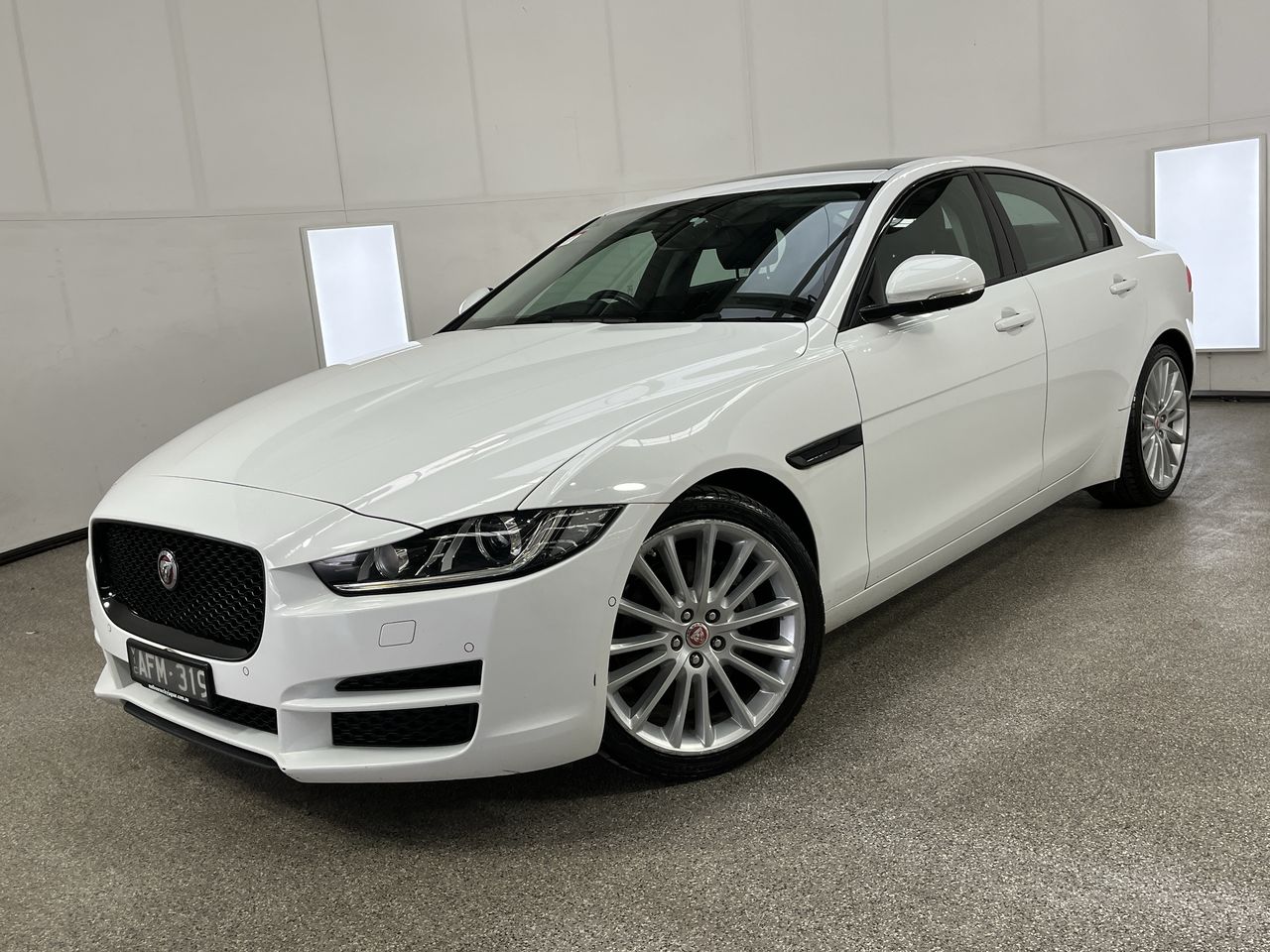 2015 Jaguar XE 20d PRESTIGE Turbo Diesel Automatic - 8 Speed Sedan