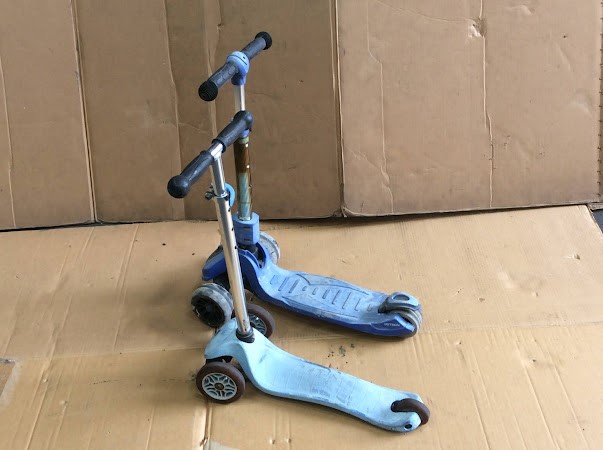 Artika Aurea Anti-Fog LED Wall Mirror&Two 3-Wheel Scooters