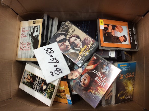 Mix Type DVDs/CDs with box dimensions are 58×39×43 cm