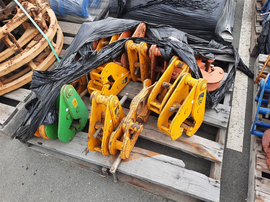 <p>Qty Of Beam Clamps</p>