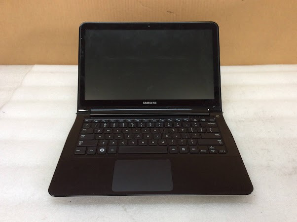 SAMSUNG 90X3A Laptop I5-2537M 4GBRAM/128GB Black