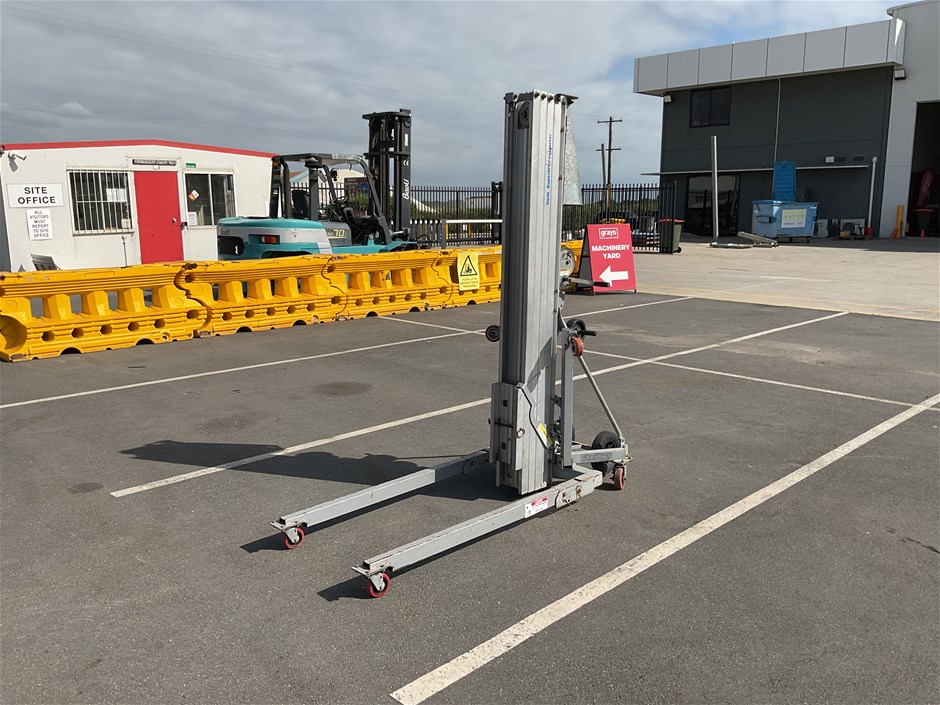 <p>Material Hoist</p>