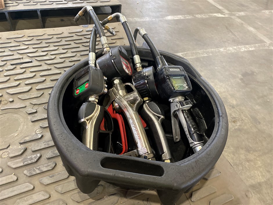 <p>Digital Grease Guns x4 & Drum pump</p>