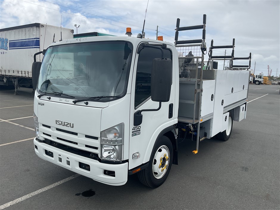 <p>2011 Isuzu NH NQR 450 4 x 2 Service Truck (Ex. Gov)</p>