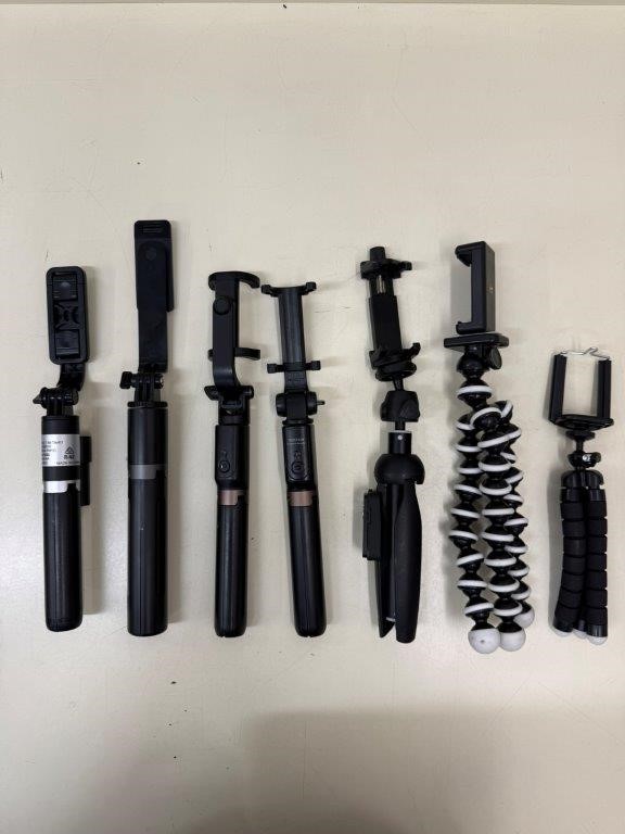 7 x Assorted Selfie Sticks & Mini Tripods