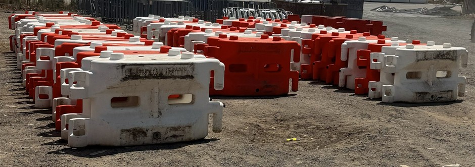 Approx 102x Barrier - Water Filled - Non Rated